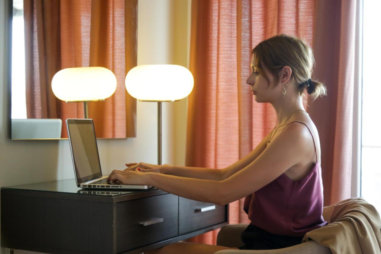 Single Room with City View  and Balcony,1622867478:JPEG