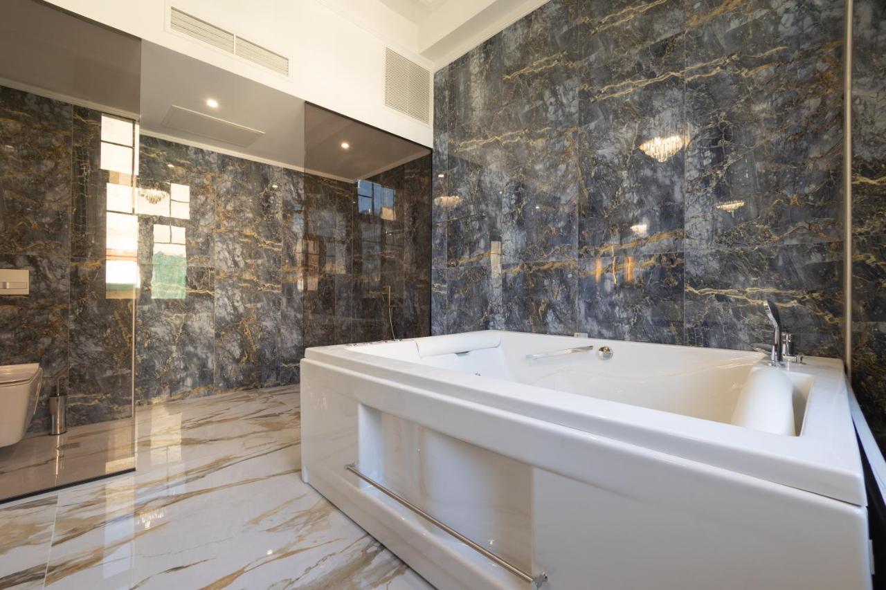 Deluxe Suite mit Whirlpool-Badewanne