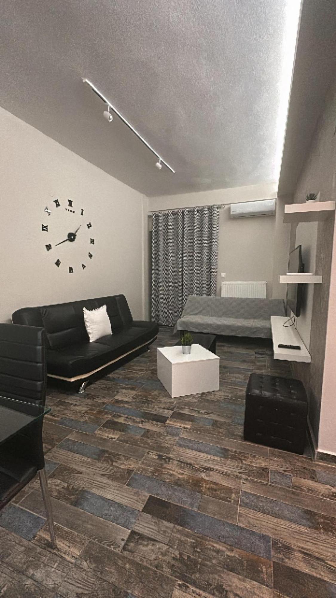 Apartment with Balcony,1535096623:JPEG