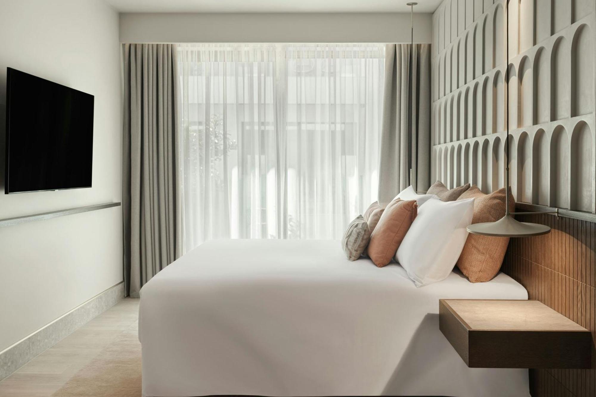 Chambre Lit King-Size Classique avec Balcon - Vue sur Ville