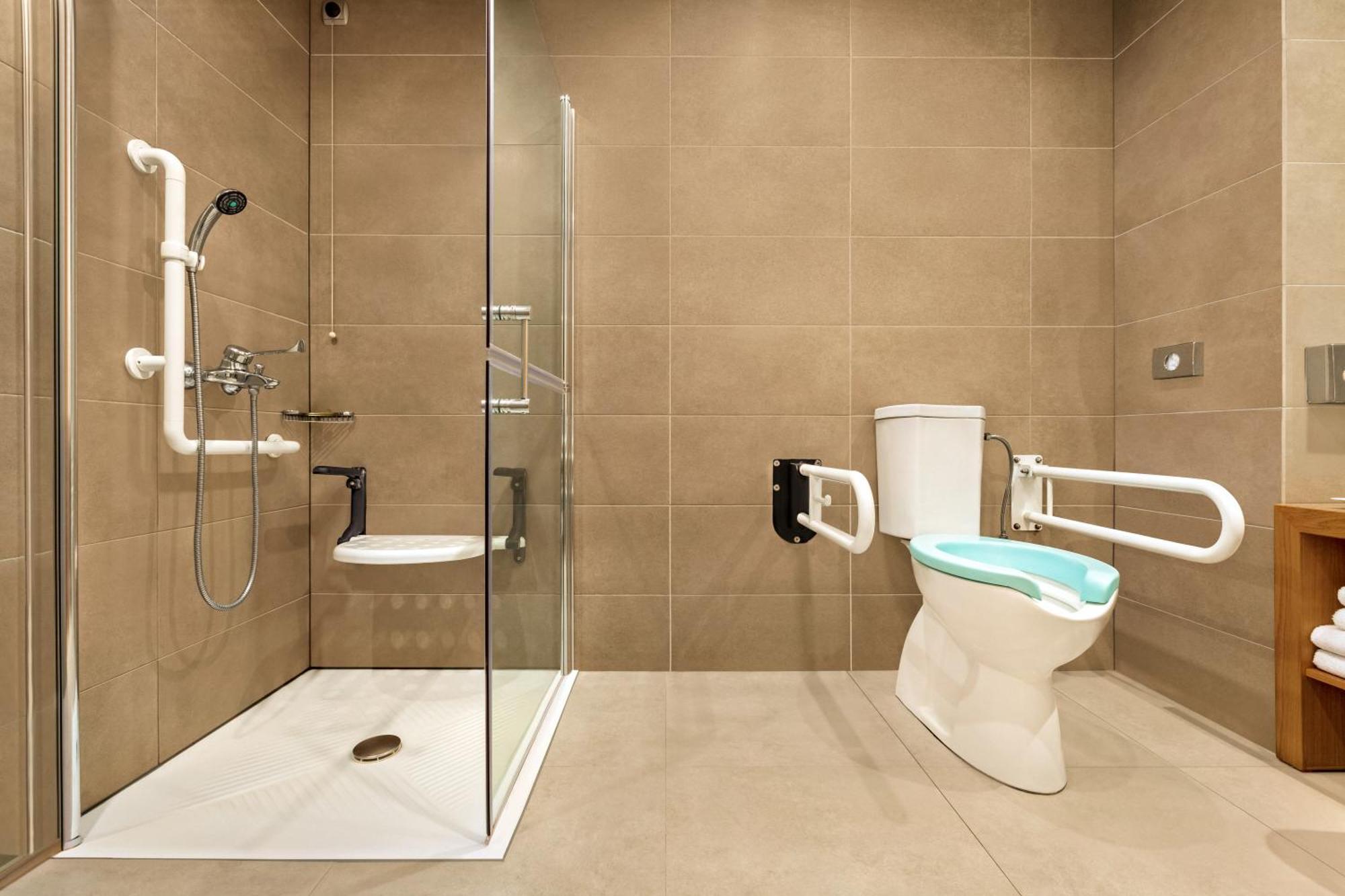 Standard Double Room Mobility Accessible