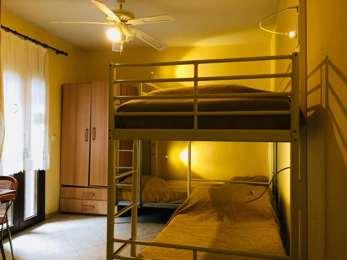 Bed 4-Bed Female Dormitory Room,537824880:JPEG