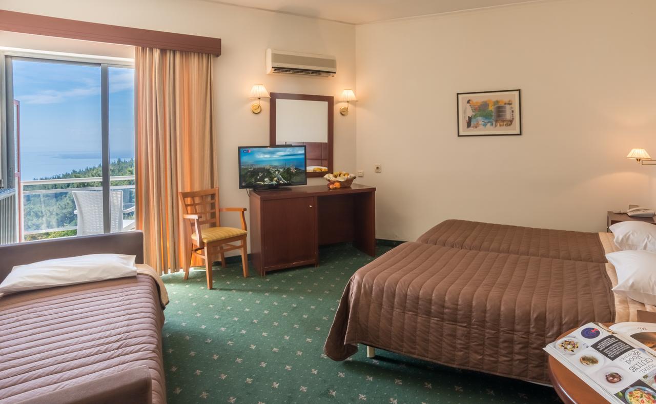 Triple Room with Pool View