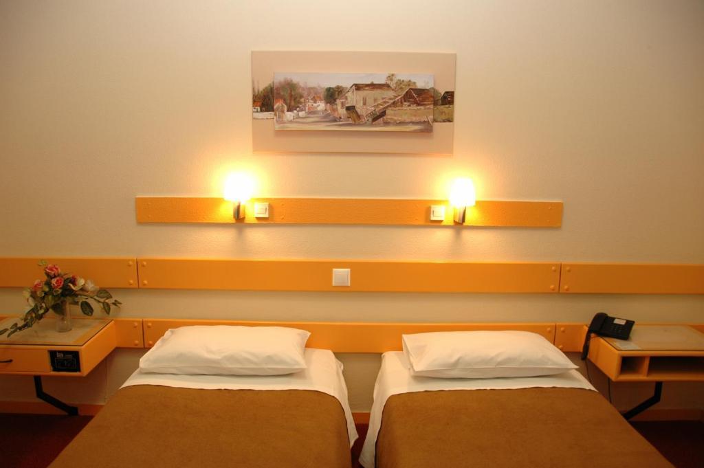 Single Room,1580571313:JPEG