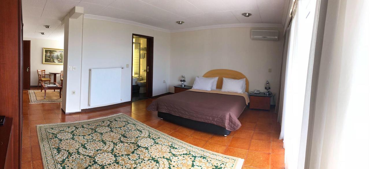 Junior Suite with Pool View,632346390:JPEG