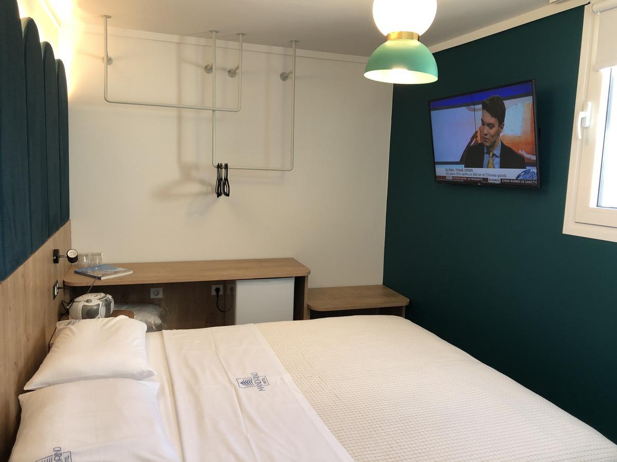 Suite with Hot Tub,665634078:JPEG