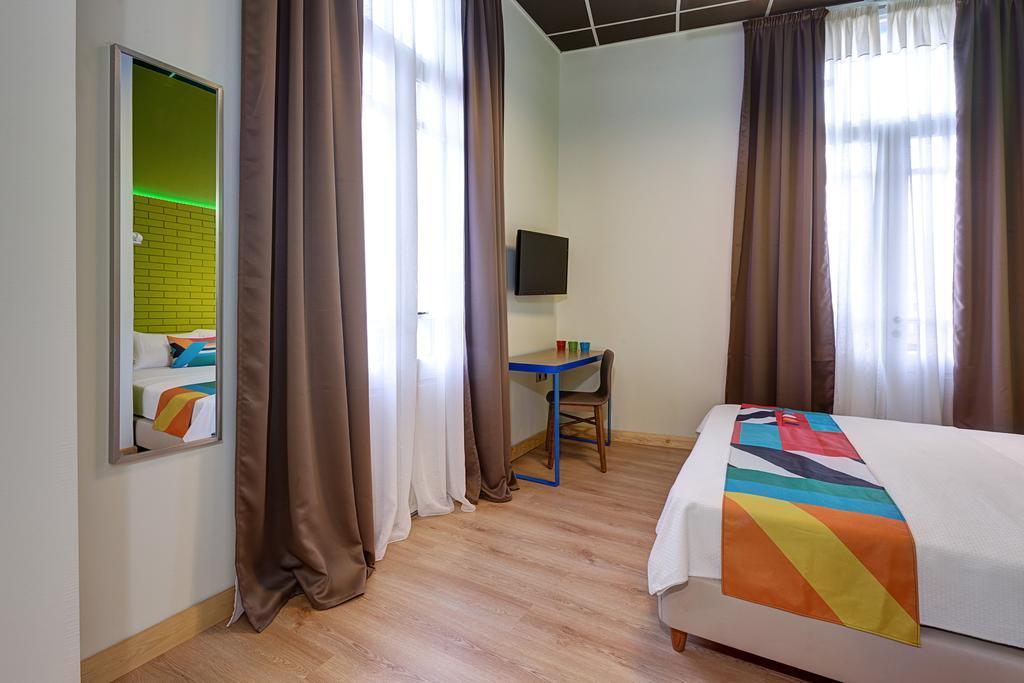 Corner Deluxe Room