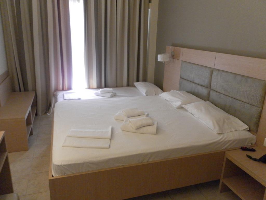 Triple Room,79532241:JPEG