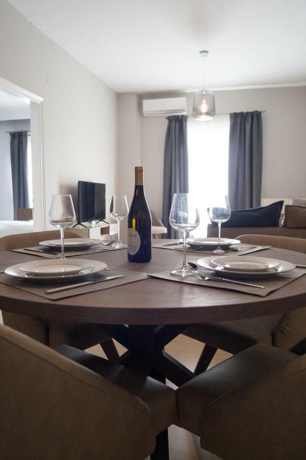 Two-Bedroom Apartment,871338272:JPEG