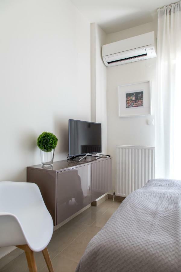 One-Bedroom Apartment,879659612:JPEG