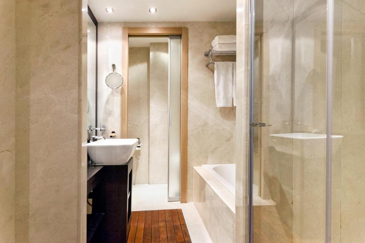 Senior Suite with Front Sea View