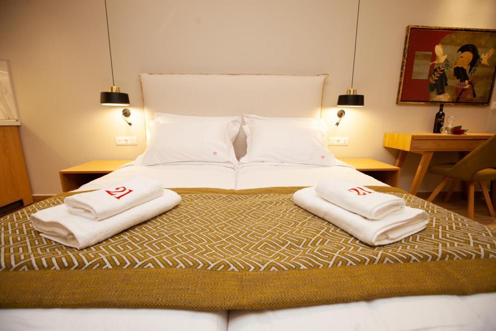 Standard Studio,951083611:JPEG