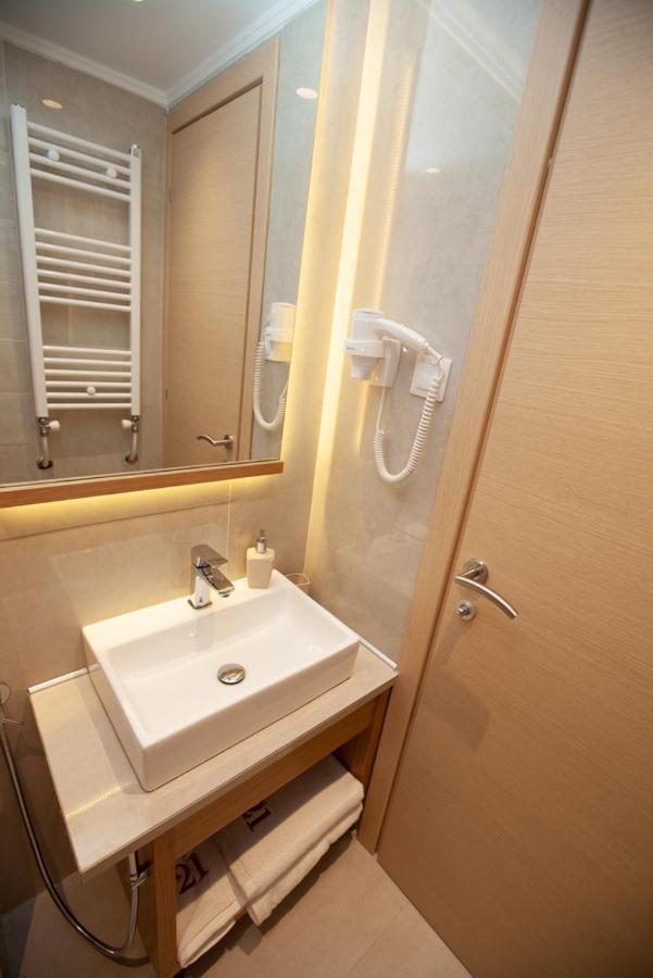 Deluxe Studio,1042910440:JPEG