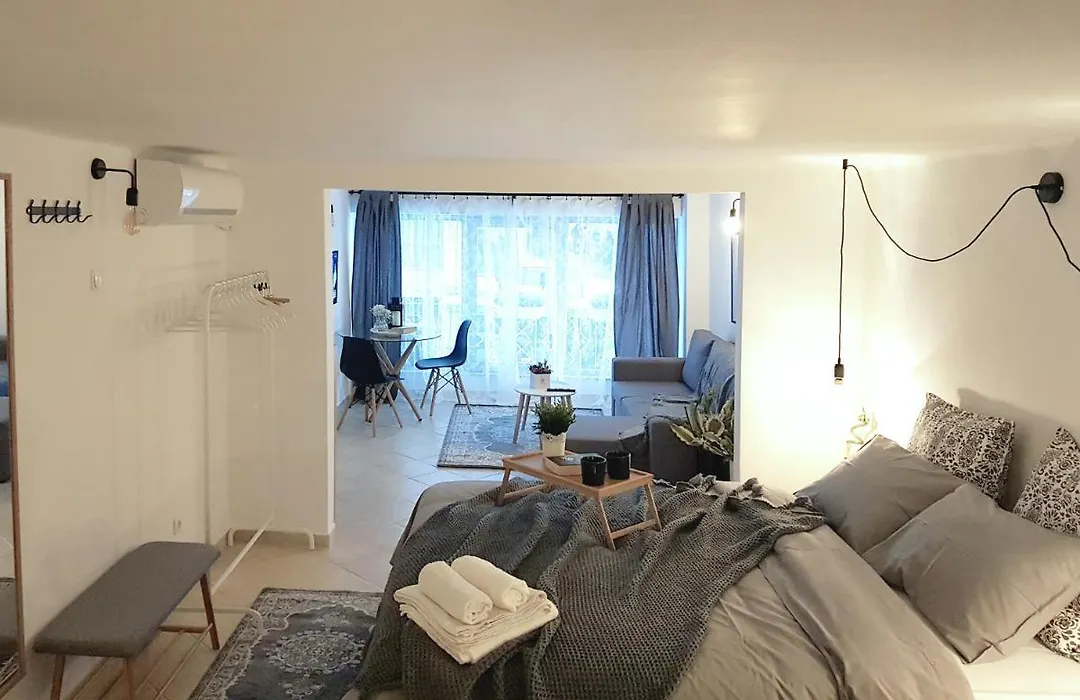 Loui Navarinou Comfy-1