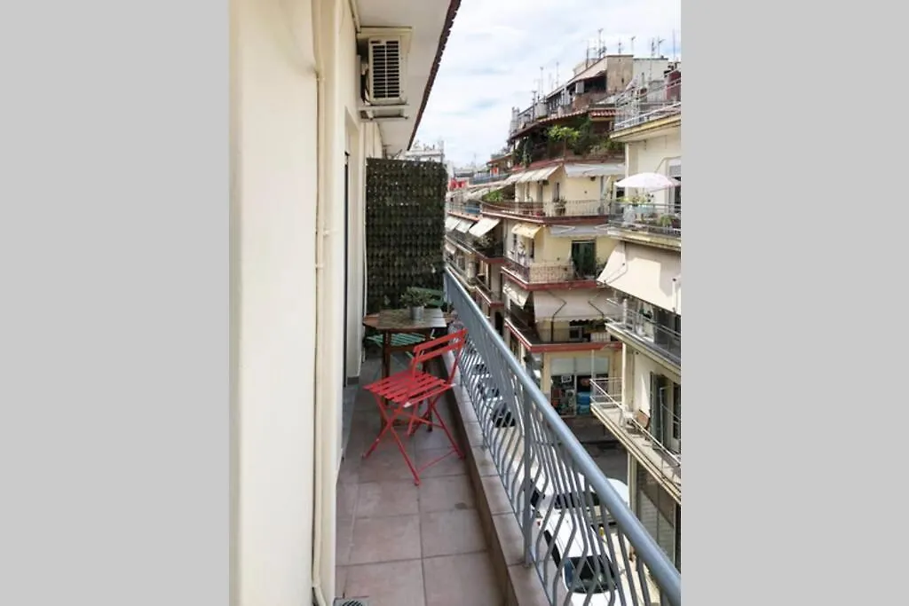 Cozy Apartment In The Heart Of Thessaloniki-1