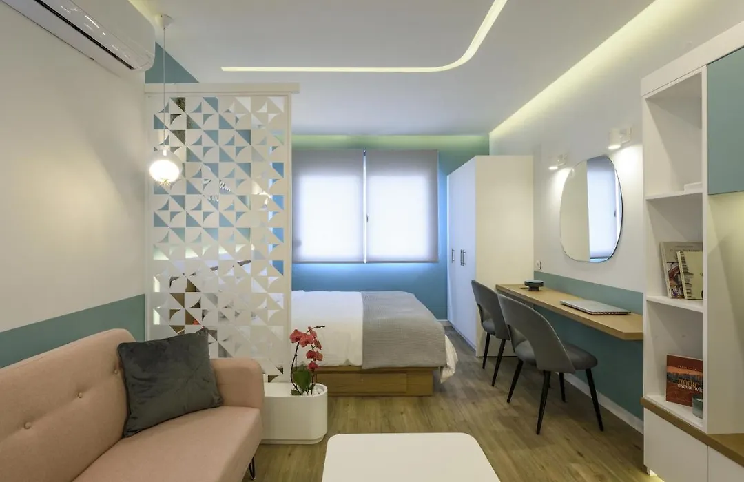 Τhe Half Root Suite In The Heart Of City Center-1