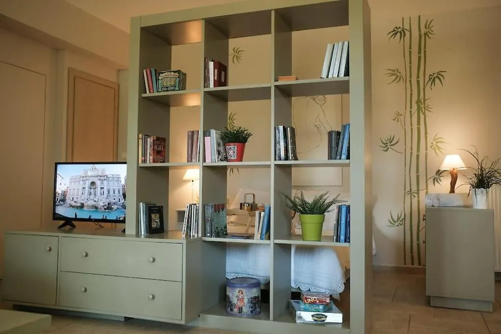 Apartment With Garden In Thessaloniki.-1