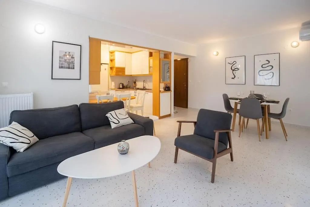 Stylish 3-Bed Flat In Kalamaria, Thessaloniki-1