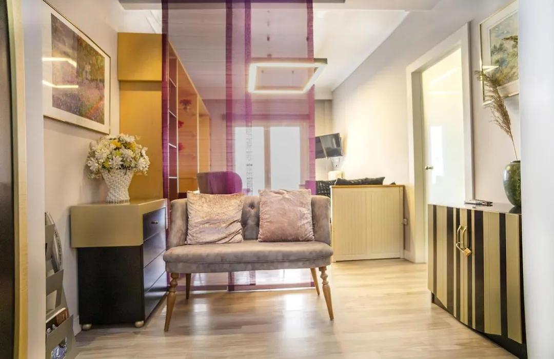 Chic & Cozy Apartment-1