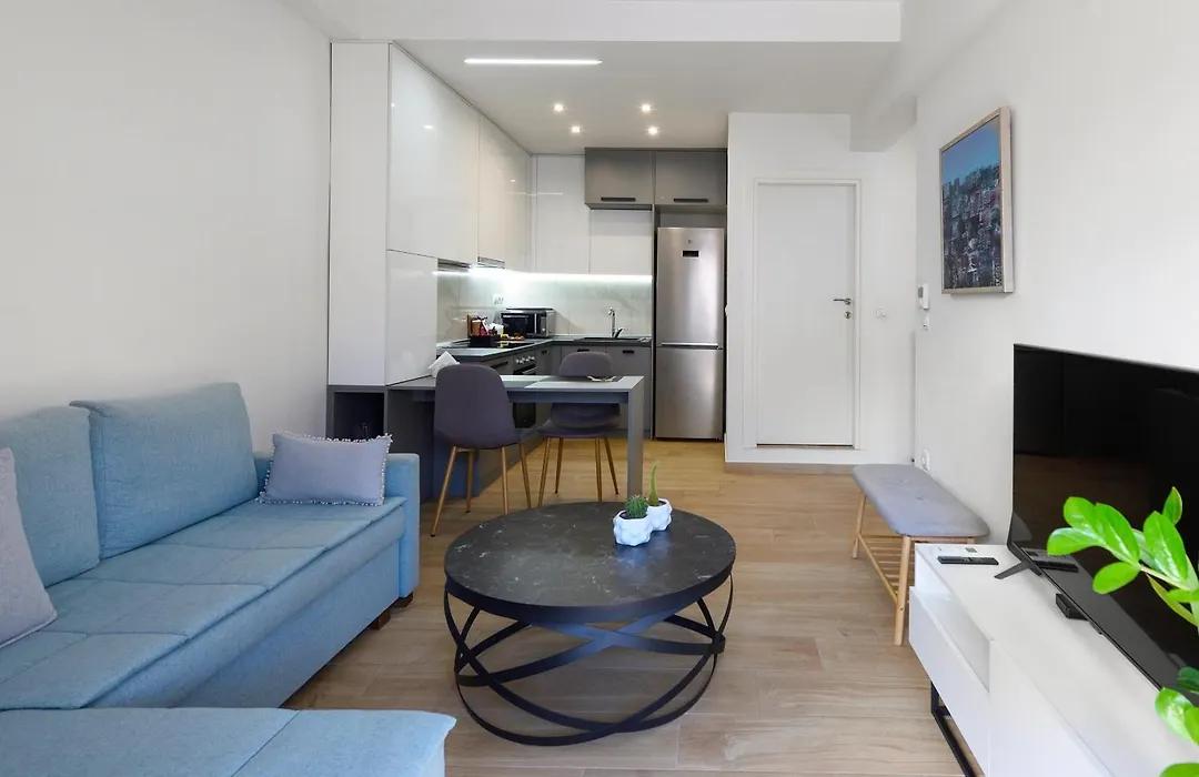 Twin Superior Suites-2Nd Floor-Balcony-250M Metro Station-1