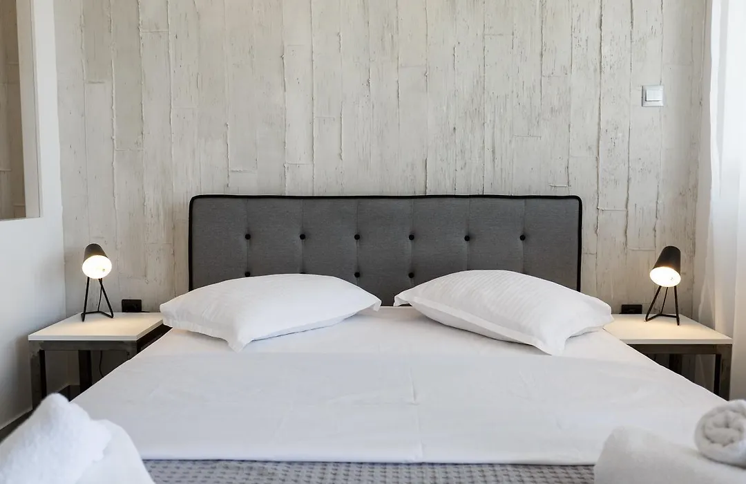 Evel'S Home Suites-1