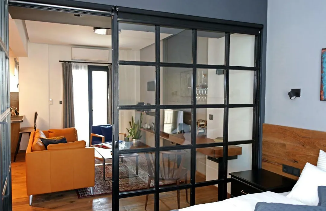 Tom'S Bachelor Pad-1
