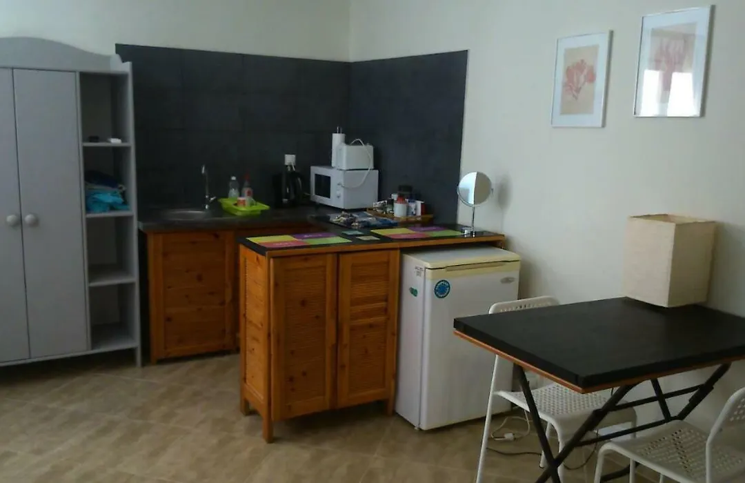Kingsize Bed 2x2,20 Comfort Super Wifi 70 Mbps Studio!-1