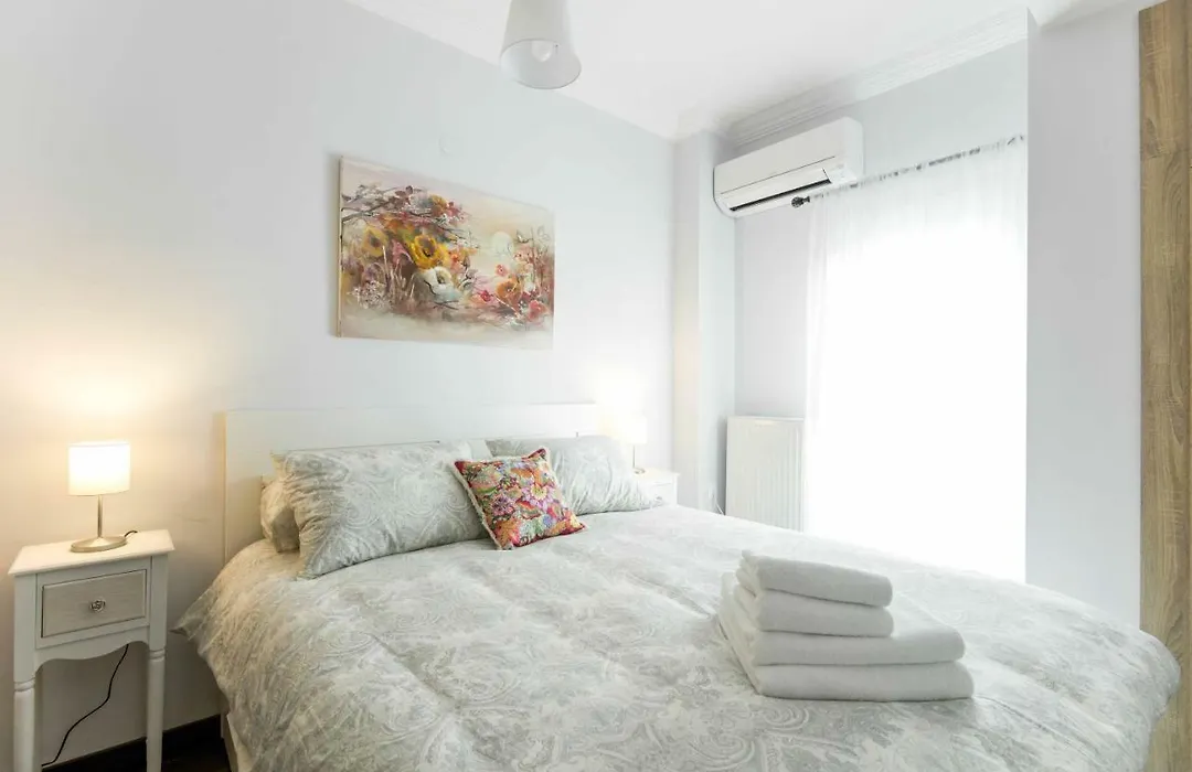 Cosy 2Bdrm Apartment Close To The City Center-1