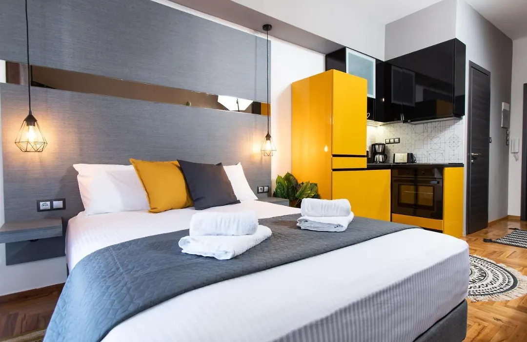 Downtown Luxury Boutique Suites : The Yellow Suite-1