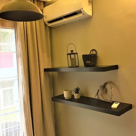 Cosy Industrial Style Little Home Just 5Minutes From Waterfront-3