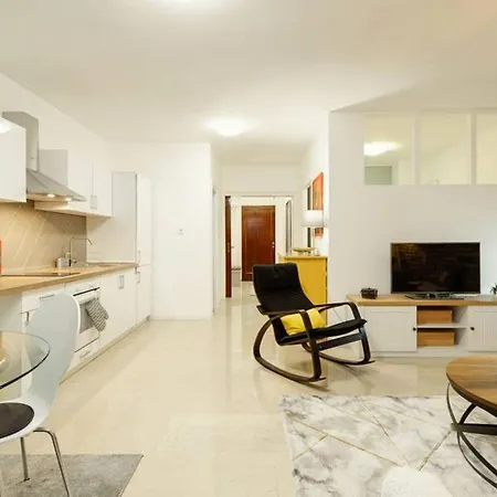 Spacious Stylish Studio Up To 4Ppl Close To Centre-2