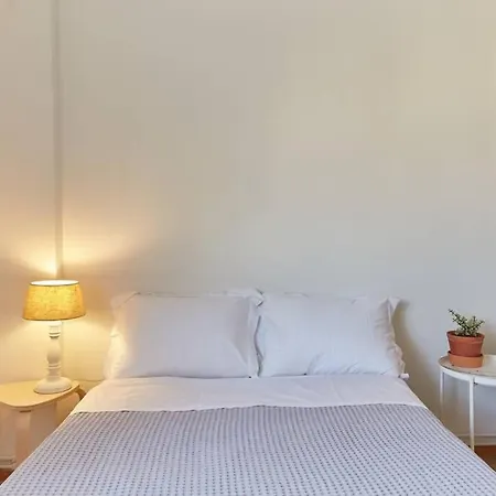 Bright Lovely Central Studio In Thessaloniki-3