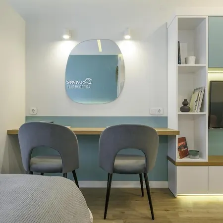 Τhe Half Root Suite In The Heart Of City Center-3