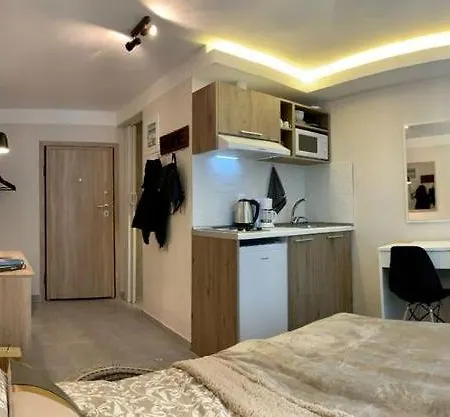 Center Deluxe Studio-2