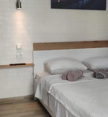 Comfort Apartment By Prima Lodging-2