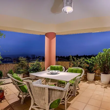 Two Bedroom Bright Apartment With Amazing Veranda-2