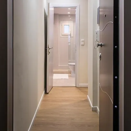 Super Fresh Central 1 Bedroom Lux Apartment-3