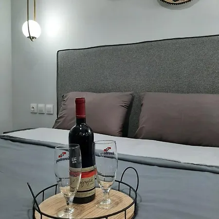 Vali_Skg Studio-3