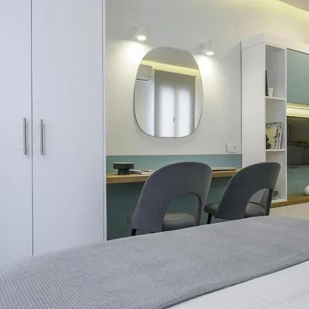 Τhe Half Root Suite In The Heart Of City Center-2