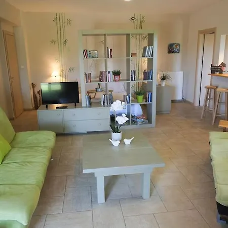 Apartment With Garden In Thessaloniki.-3