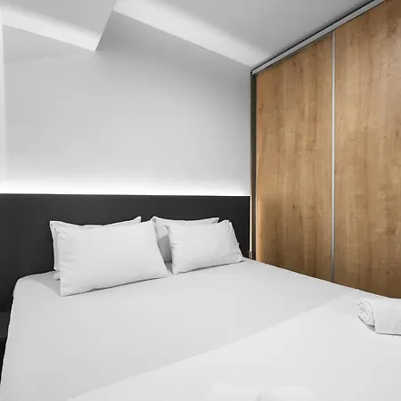 Adelle Apartments, The Luxury Suites-3