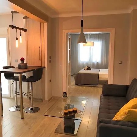 Central Apartment With Garden-3