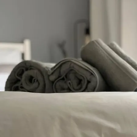 Homevision - Stylish & Serene Condo - City Center-3