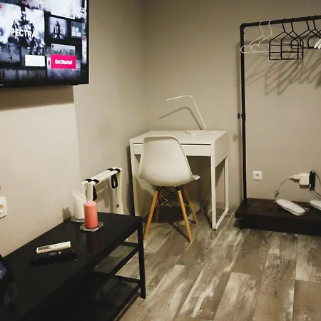 Yannis Apartments - Stylish Stay With High-Speed Wi-Fi-2