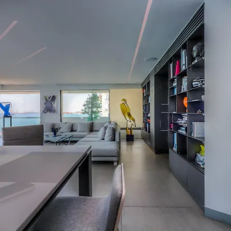 Infinity Sea View Apartment Central-2
