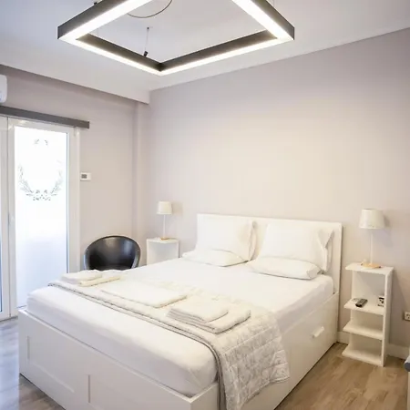 Chic & Cozy Apartment-2