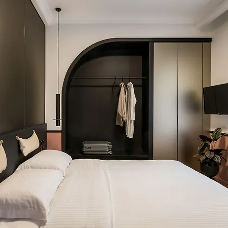 72 Ad Urban Comfort Suites-2