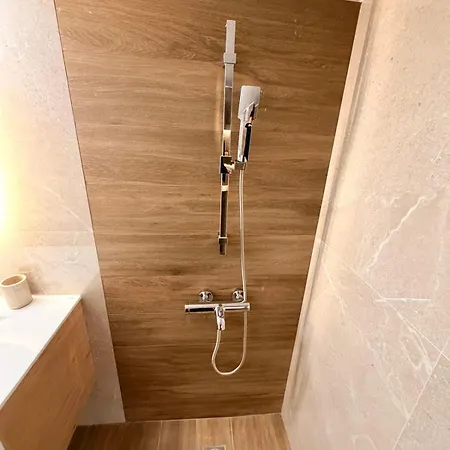 Anestis Home-3