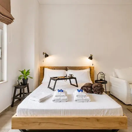 Aristotelous Square Luxury Studio-3