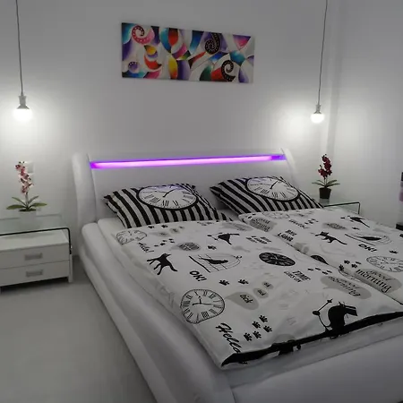 Laura Deluxe Apartment-3